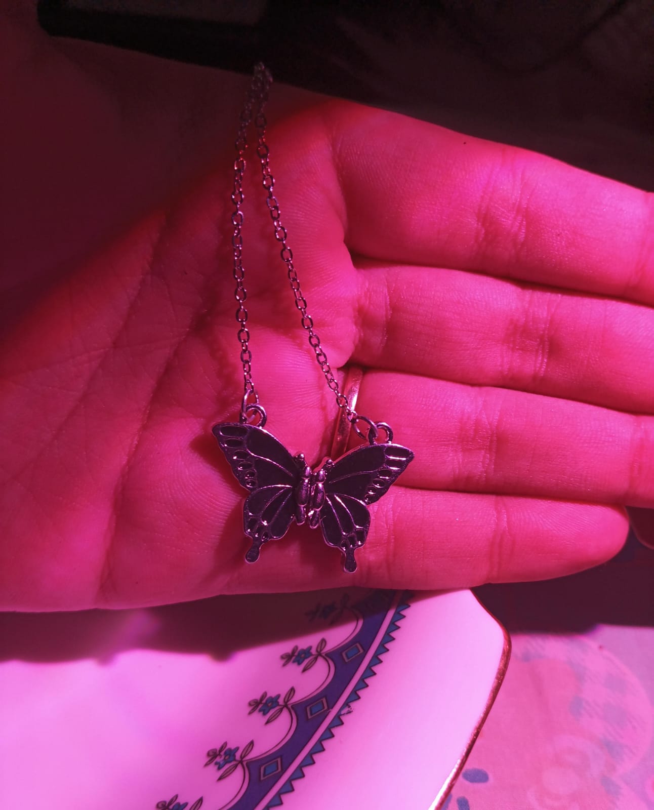 Crimson Chrysalis (Magnetic necklace)