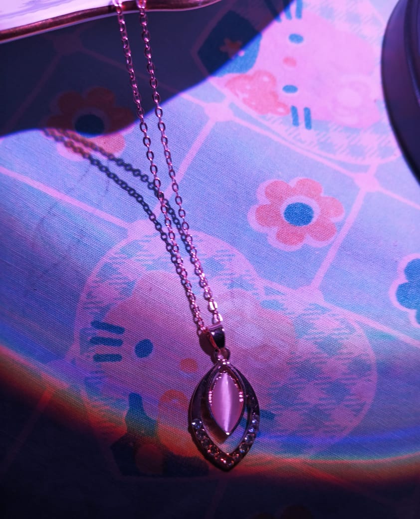 The Petal Pendant