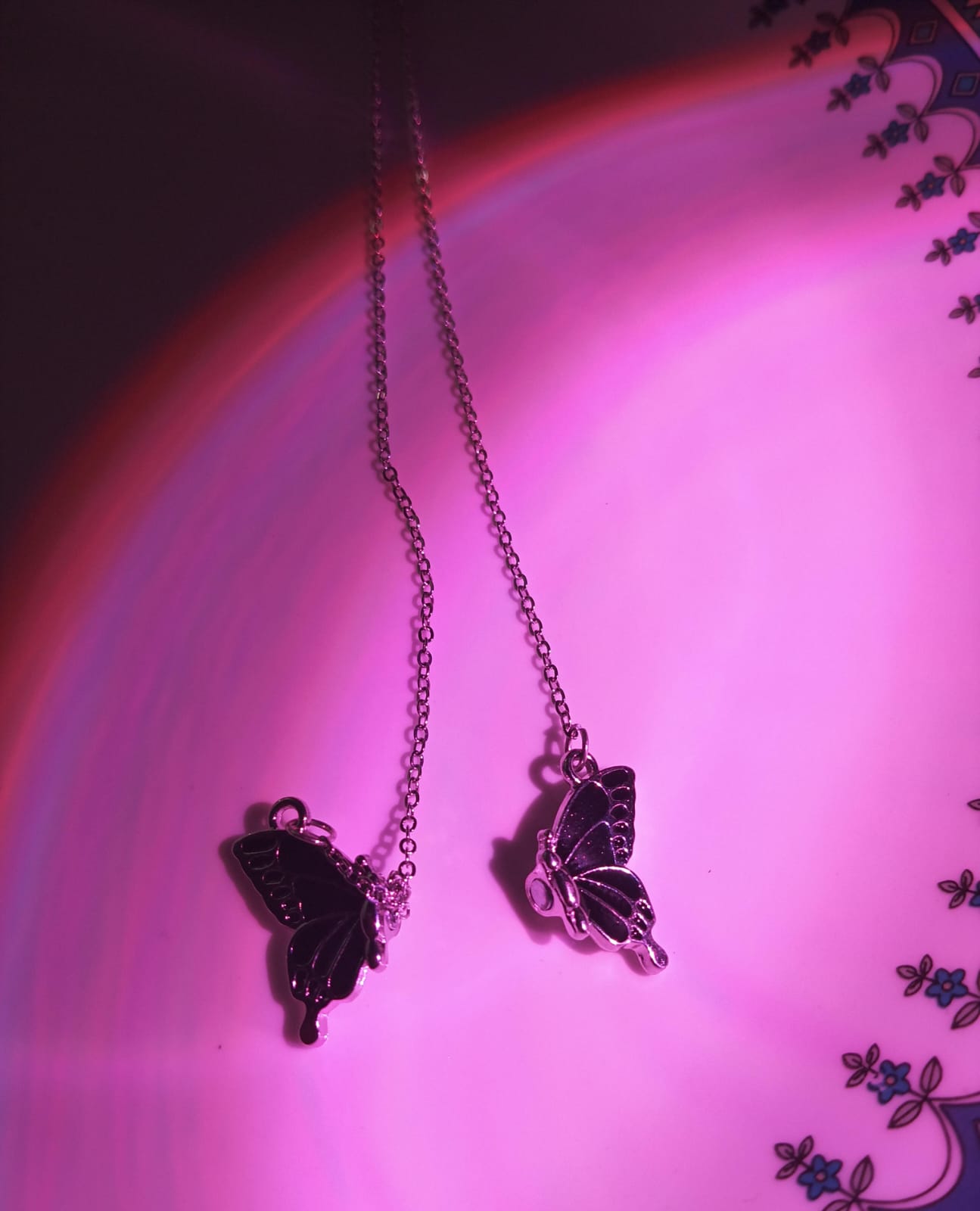 Crimson Chrysalis (Magnetic necklace)