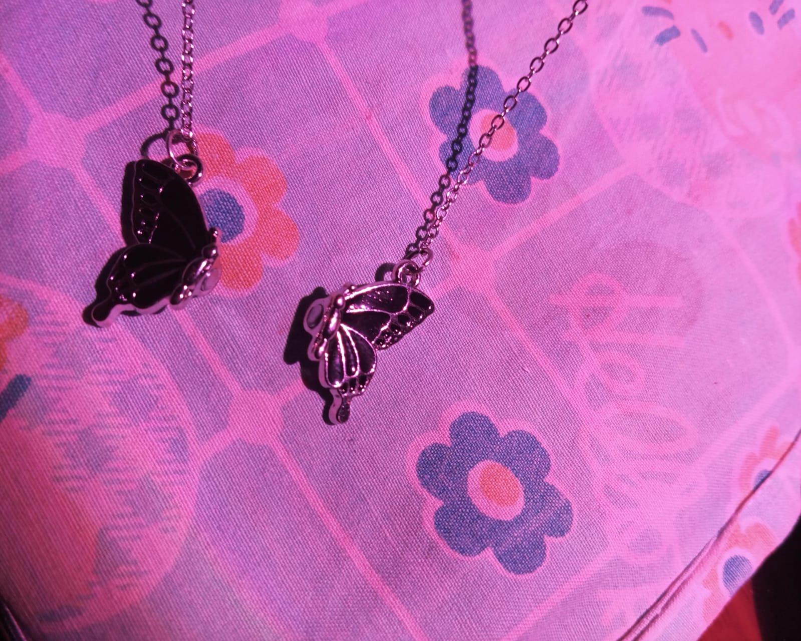 Crimson Chrysalis (Magnetic necklace)