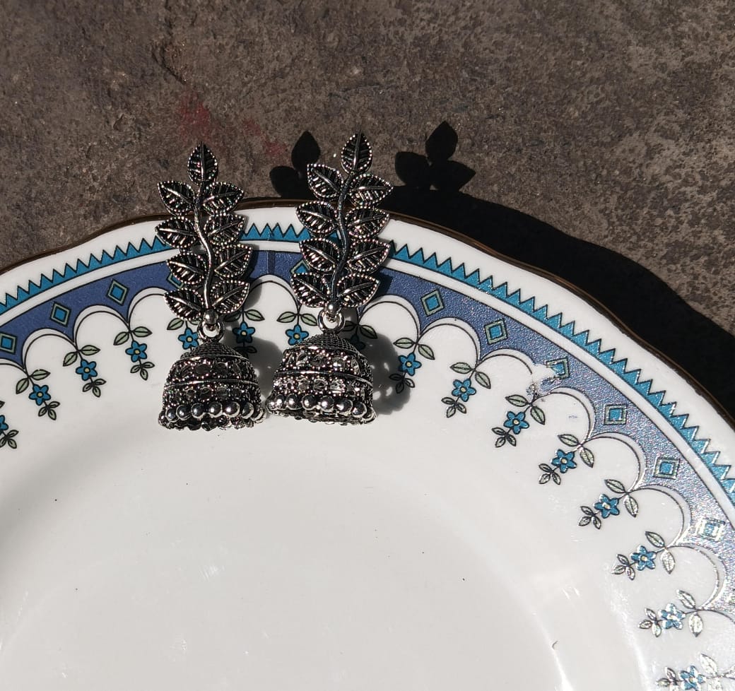 Lata pata jhumka (लता पटा झुमके)