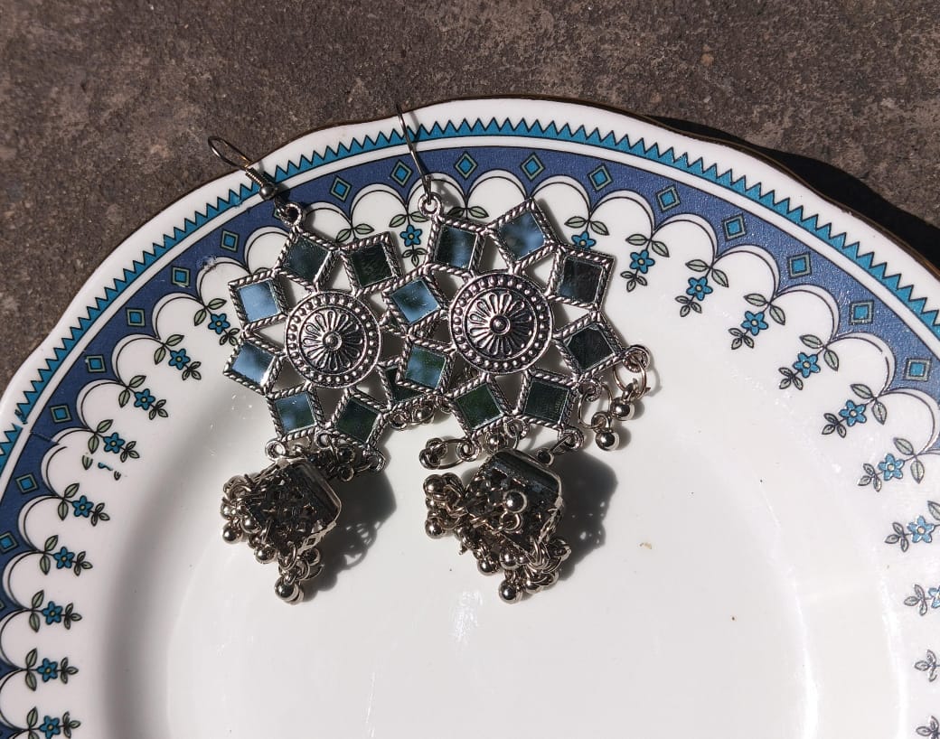 Rani ka Aaina (रानी का आईना)