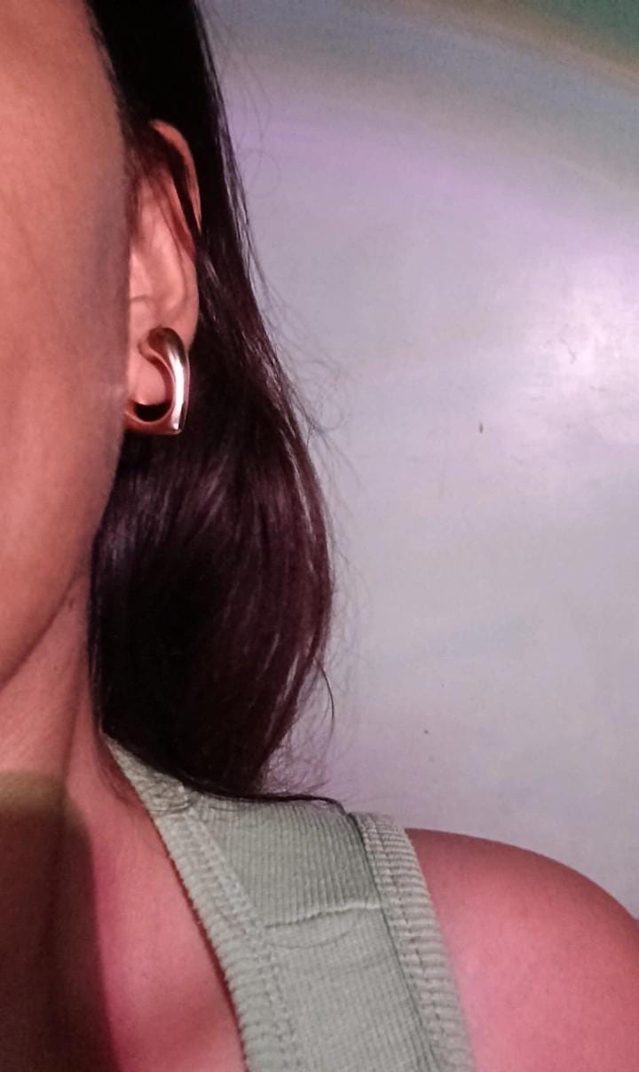 Rose gold curved hoop