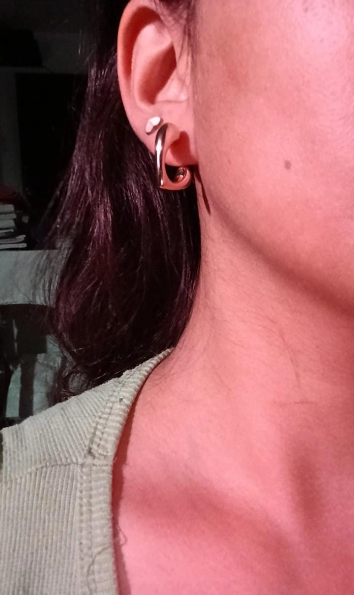 Rose gold curved hoop