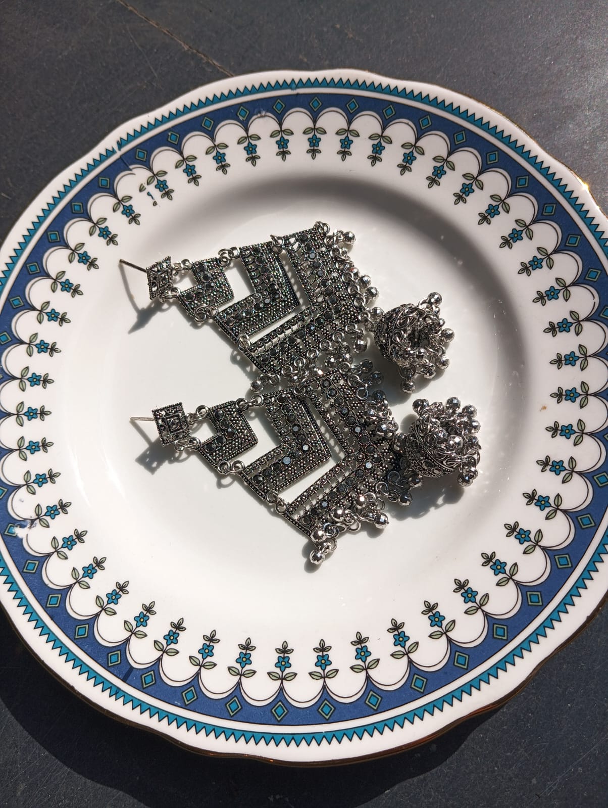 Jali Jhumke (जाली झुमके)